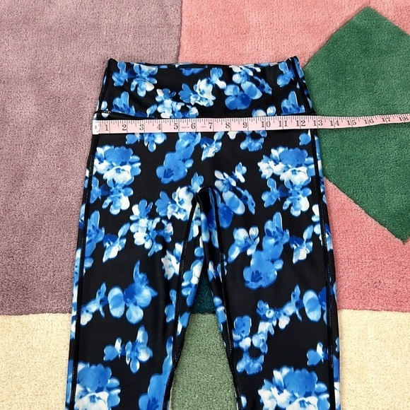Fabletics Anywhere Motion 365+ Highwaisted Leggings Woman’s Size Small - Picture 7 of 17